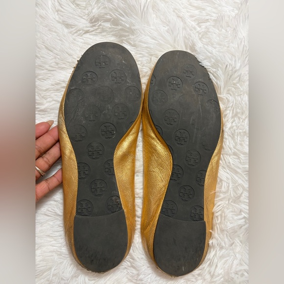 Tory Burch Metallic Gold Logo Round-Toe Ballet Flats - Picture 8 of 14